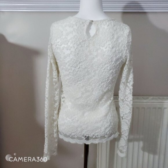 Forever 21 Lace Scalloped Long Sleeved top- white/cream- S - Picture 4 of 10
